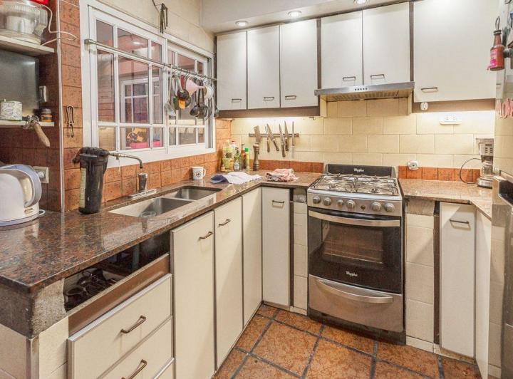 Venta casa 6 amb Boedo patio y terraza buen estado 4