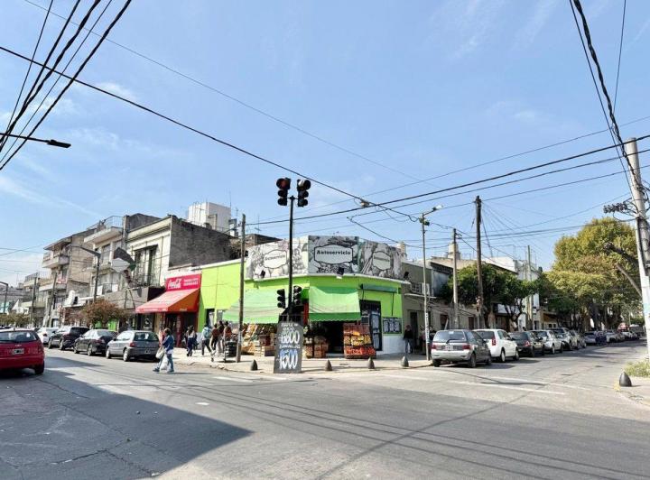 Venta Casa con 2 LOCALES ZONA Comercial San Martín 5