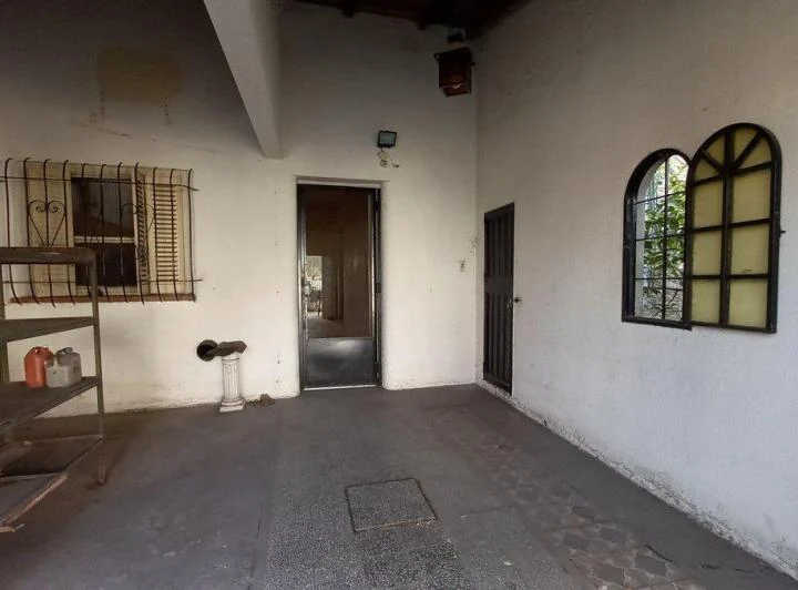 Venta casa 4 amb c/cochera  a reciclar Oportunidad 4