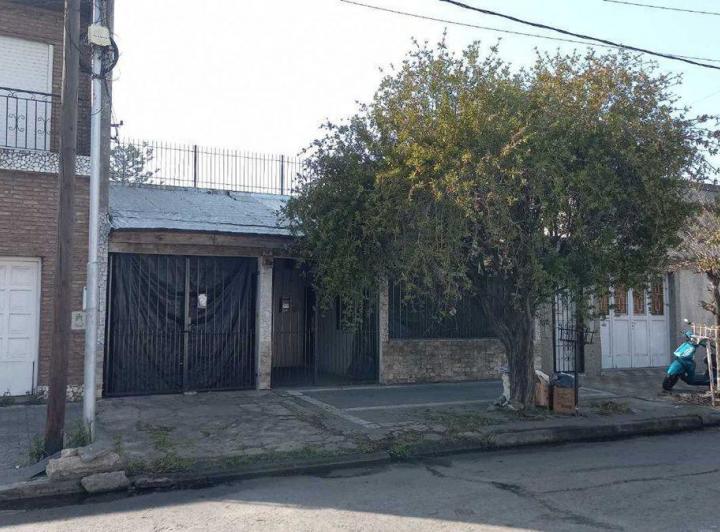 Venta casa 4 amb c/cochera  a reciclar Oportunidad 2