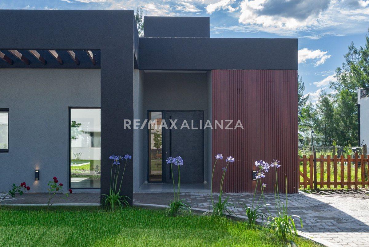 CASA 5 AMBIENTES EN VENTA LAGOS DE SAN ELISEO