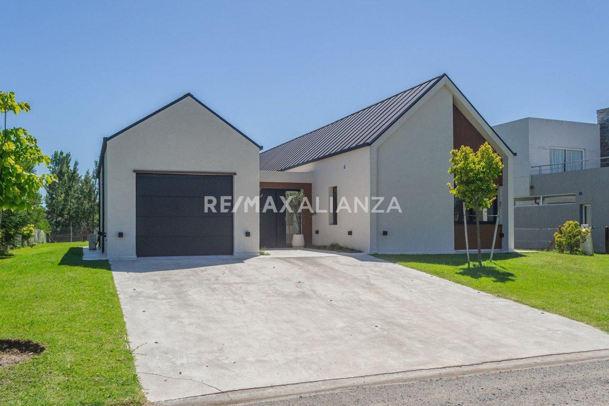 CASA 4 AMBIENTES EN VENTA LAGOS DE SAN ELISEO