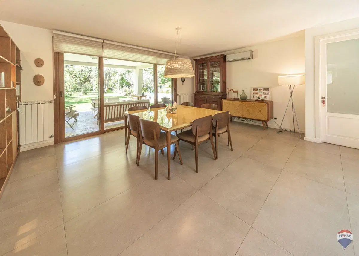 Venta casa 7 amb en Parque Leloir pileta cocheras 4