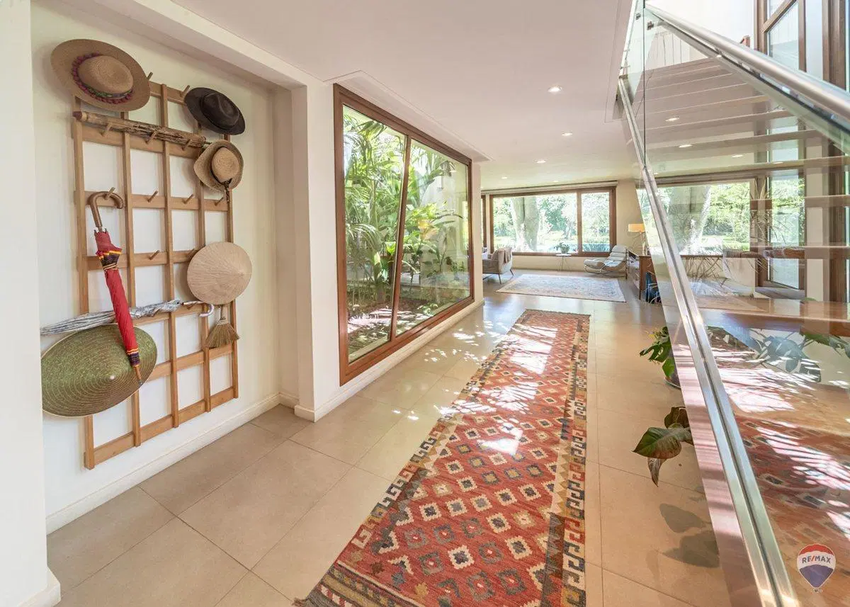 Venta casa 7 amb en Parque Leloir pileta cocheras 2