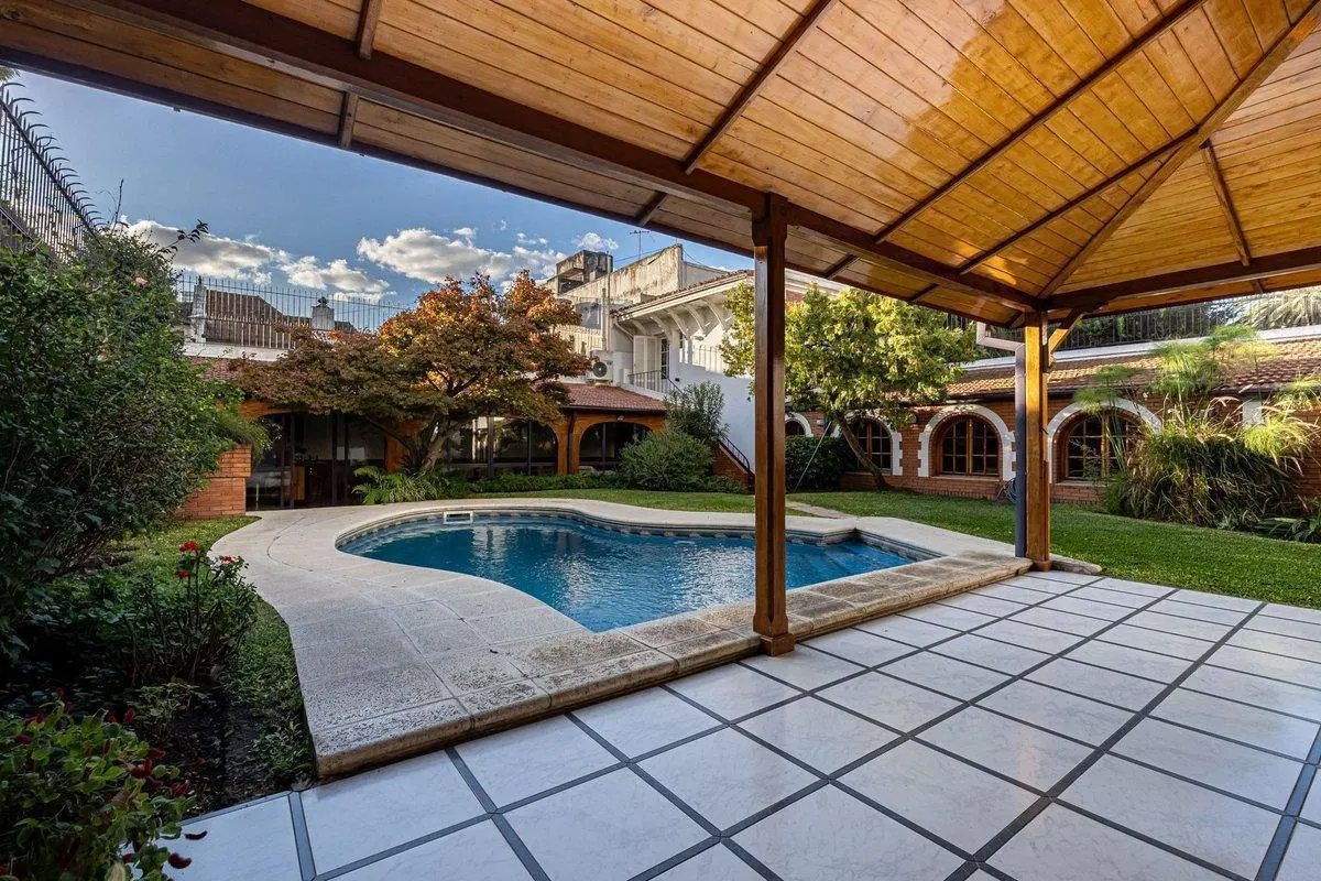 VENTA CASA EN DEVOTO CON PISCINA GARAGE Y QUINCHO 5