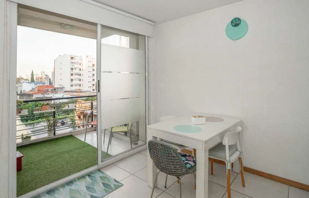 Venta Monoambiente luminoso  balcón en Parque Chas 5
