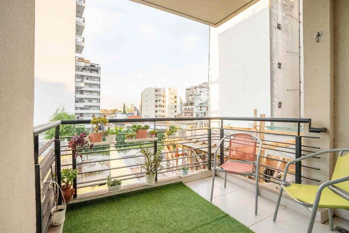 Venta Monoambiente luminoso  balcón en Parque Chas 3
