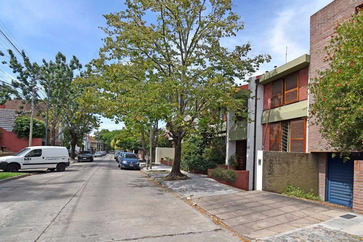 Casa 5 Amb en Venta Florida B Roca con pileta 4