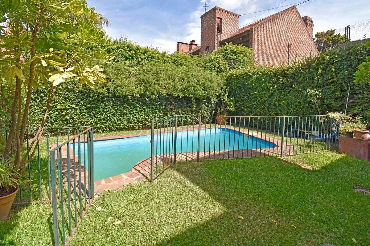 Casa 5 Amb en Venta Florida B Roca con pileta 5