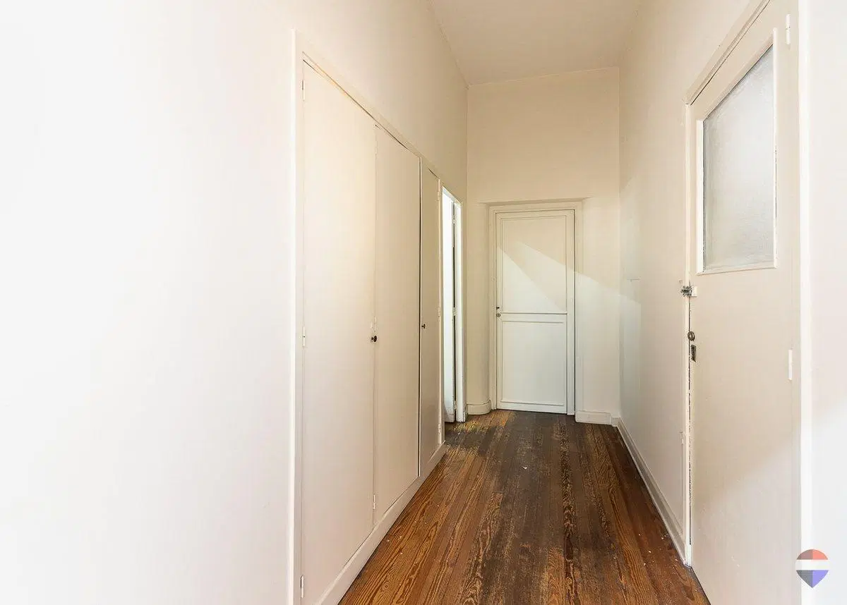 VENTA OFICINA EN ESQUINA SAN NICOLAS 4