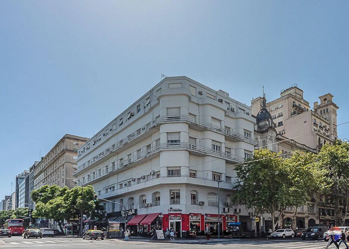 VENTA OFICINA EN ESQUINA SAN NICOLAS 3