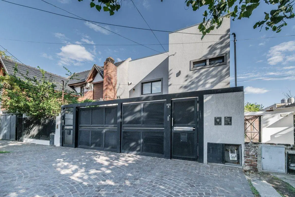 Casa en 2 Plantas con Cochera Venta Banfield BsAs 3