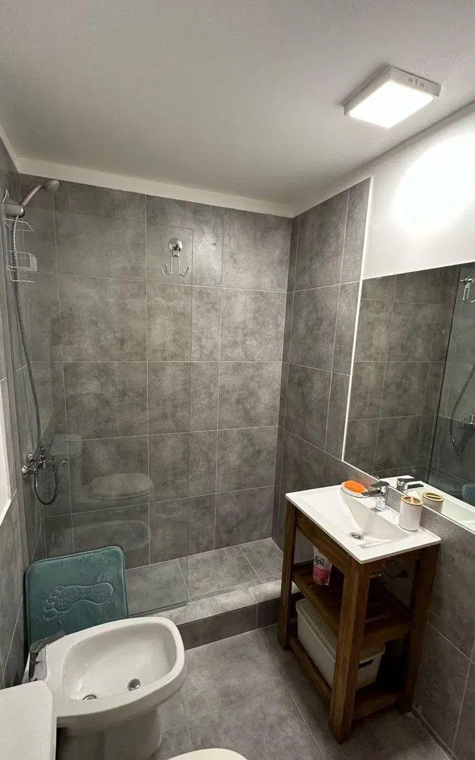 VENTA MONOAMBIENTE  CON BALCON  LUMINOSO EN BOEDO 5