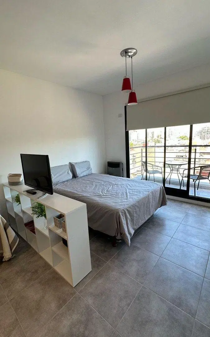 VENTA MONOAMBIENTE  CON BALCON  LUMINOSO EN BOEDO 4
