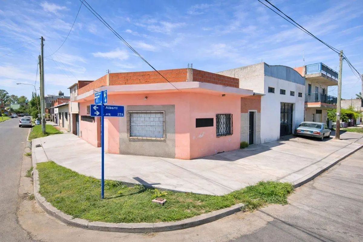 Venta casa con loft y Galpon Isidro Casanova 3