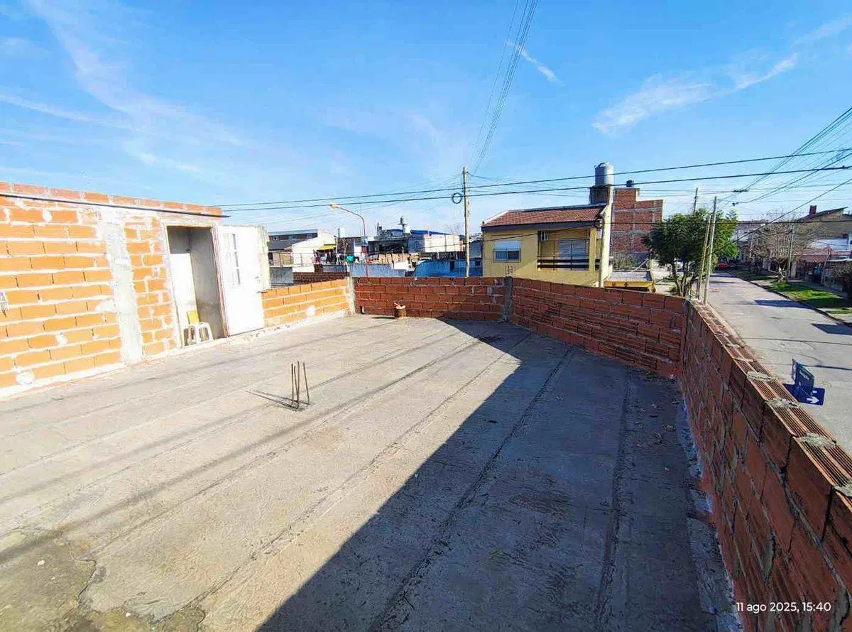 Venta casa con loft y Galpon Isidro Casanova 4