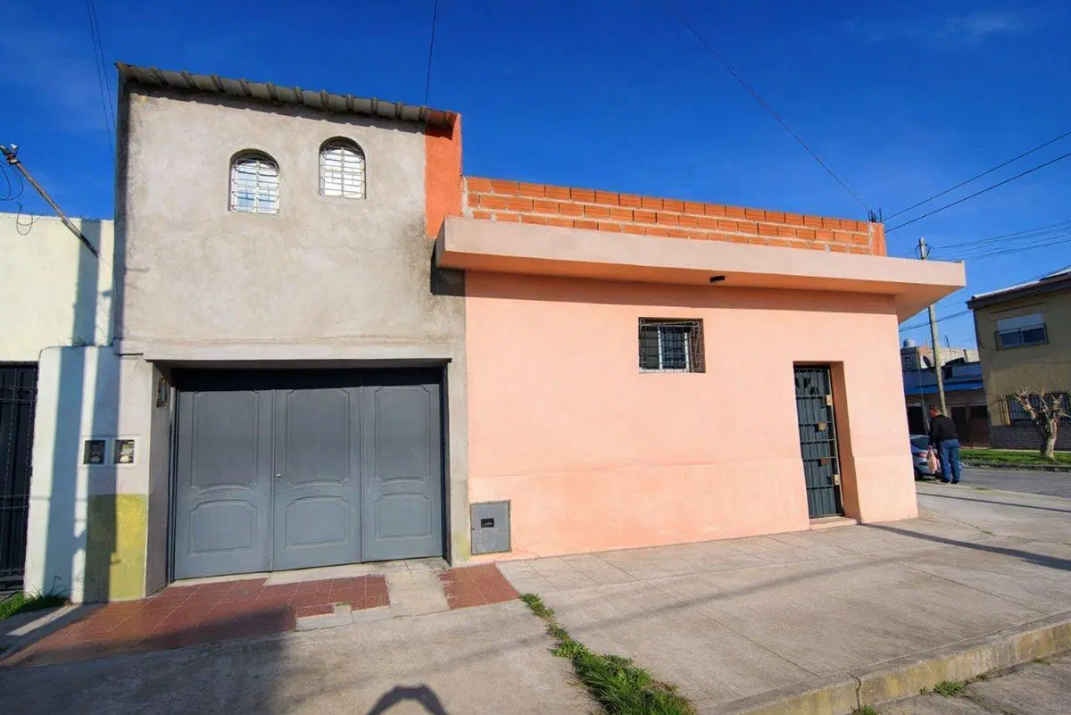 Venta casa con loft y Galpon Isidro Casanova 5