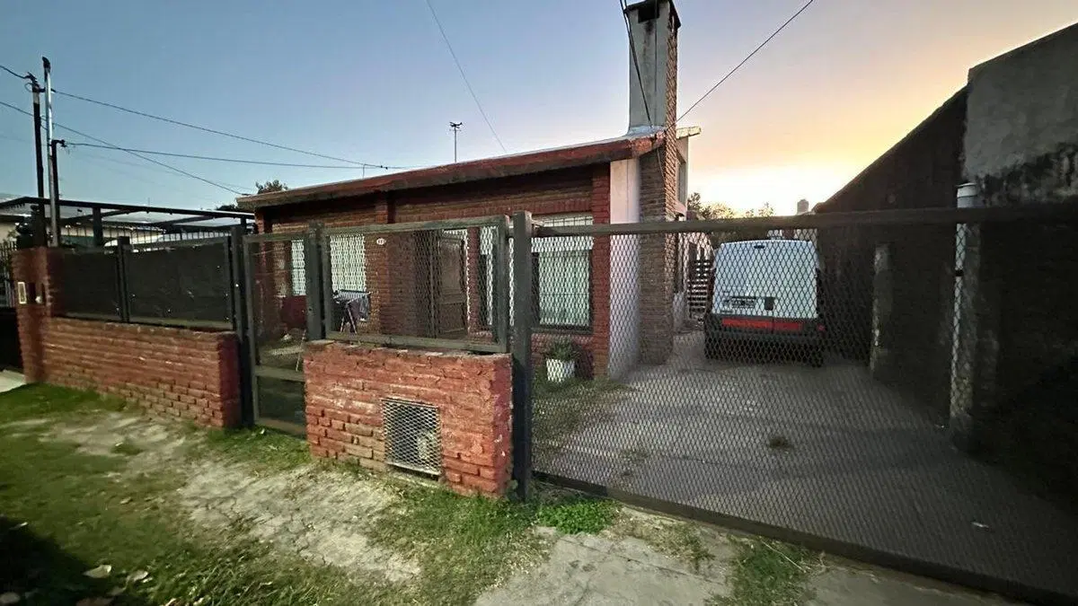 CASA 4 AMB VENTA CON RENTA LONGCHAMPS GARAGE 3 AUT 4