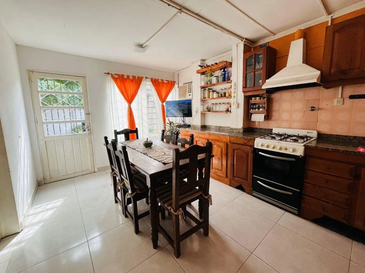 CASA 4 AMBIENTES VENTA CON GARAGE EN VILLA BOSCH 4