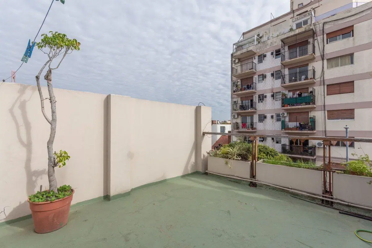 Venta PH 5 ambientes con terraza cochera Flores 4