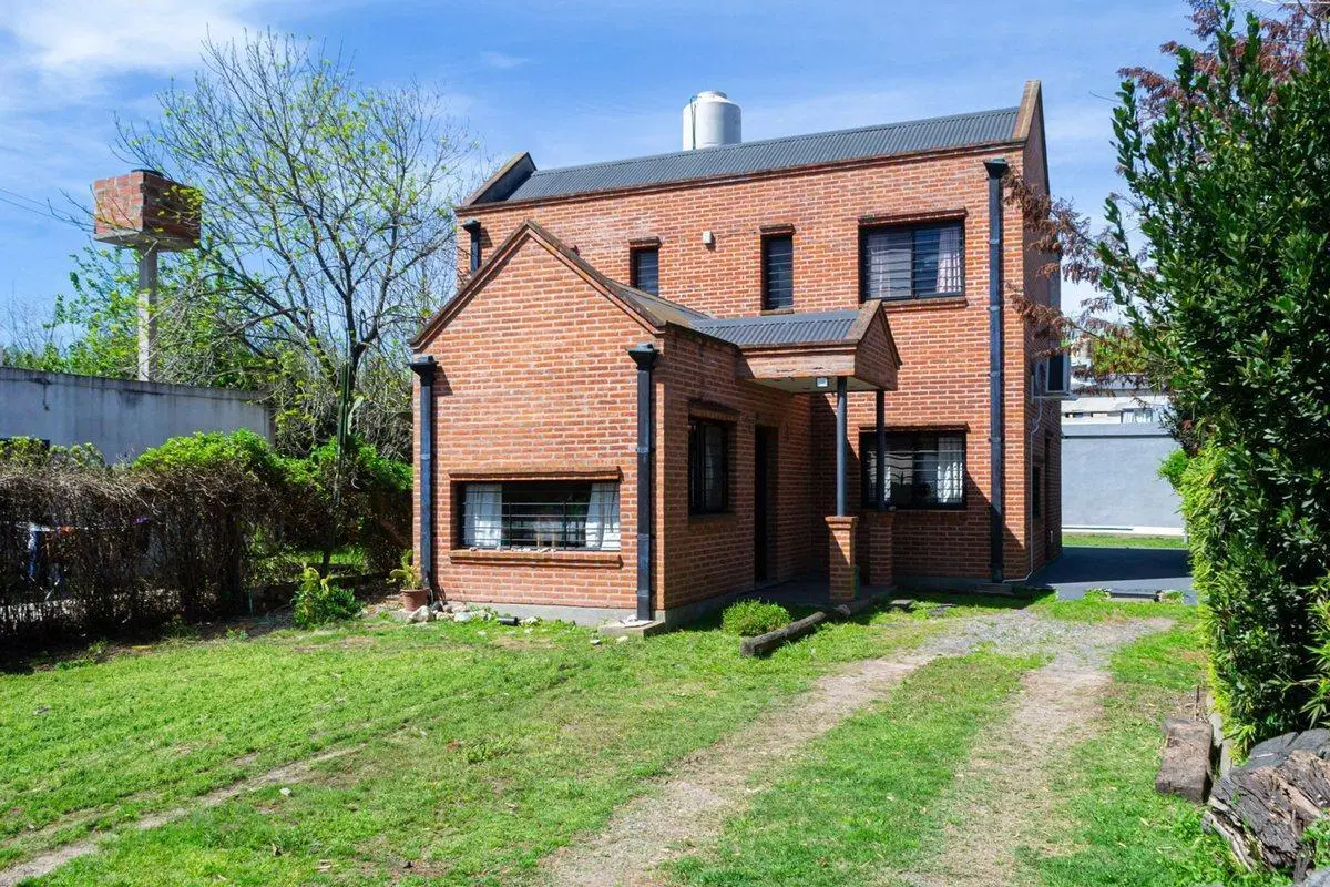 CASA 6 AMBIENTES VENTA EN SAN VICENTE CON PILETA 4