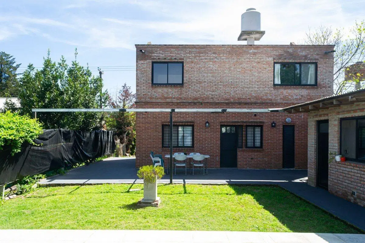CASA 6 AMBIENTES VENTA EN SAN VICENTE CON PILETA 2
