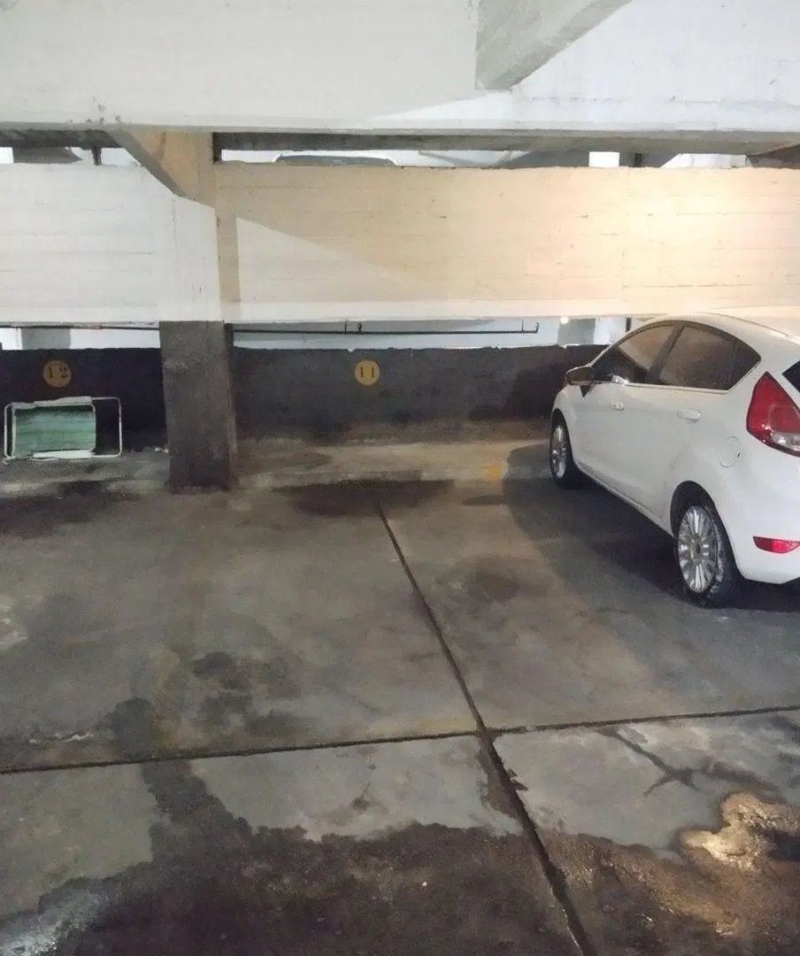 Venta cochera fija y cubierta en Retiro 5