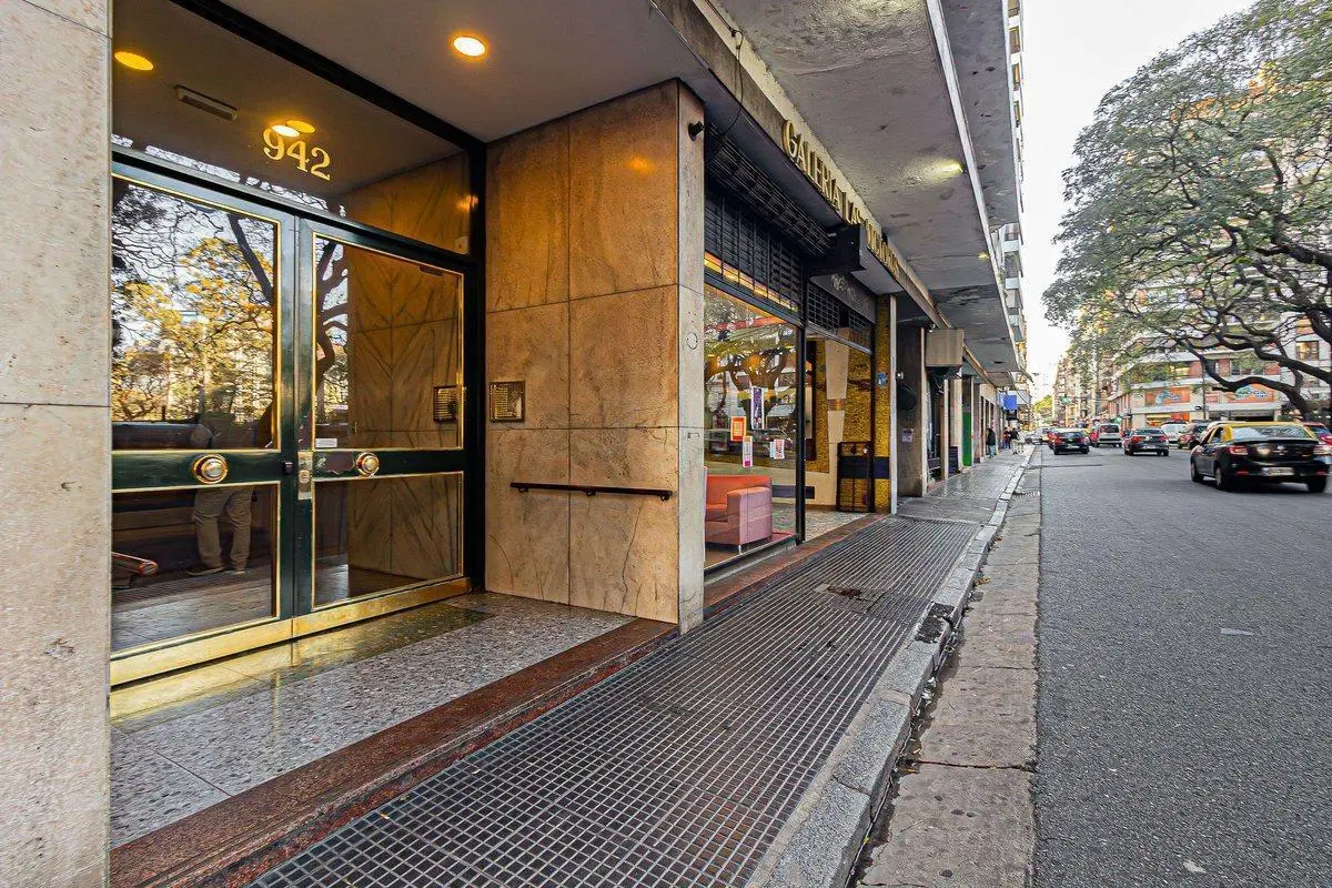VENTA DEPTO 3 AMB EN RECOLETA CON BALCON Y COCHERA 2