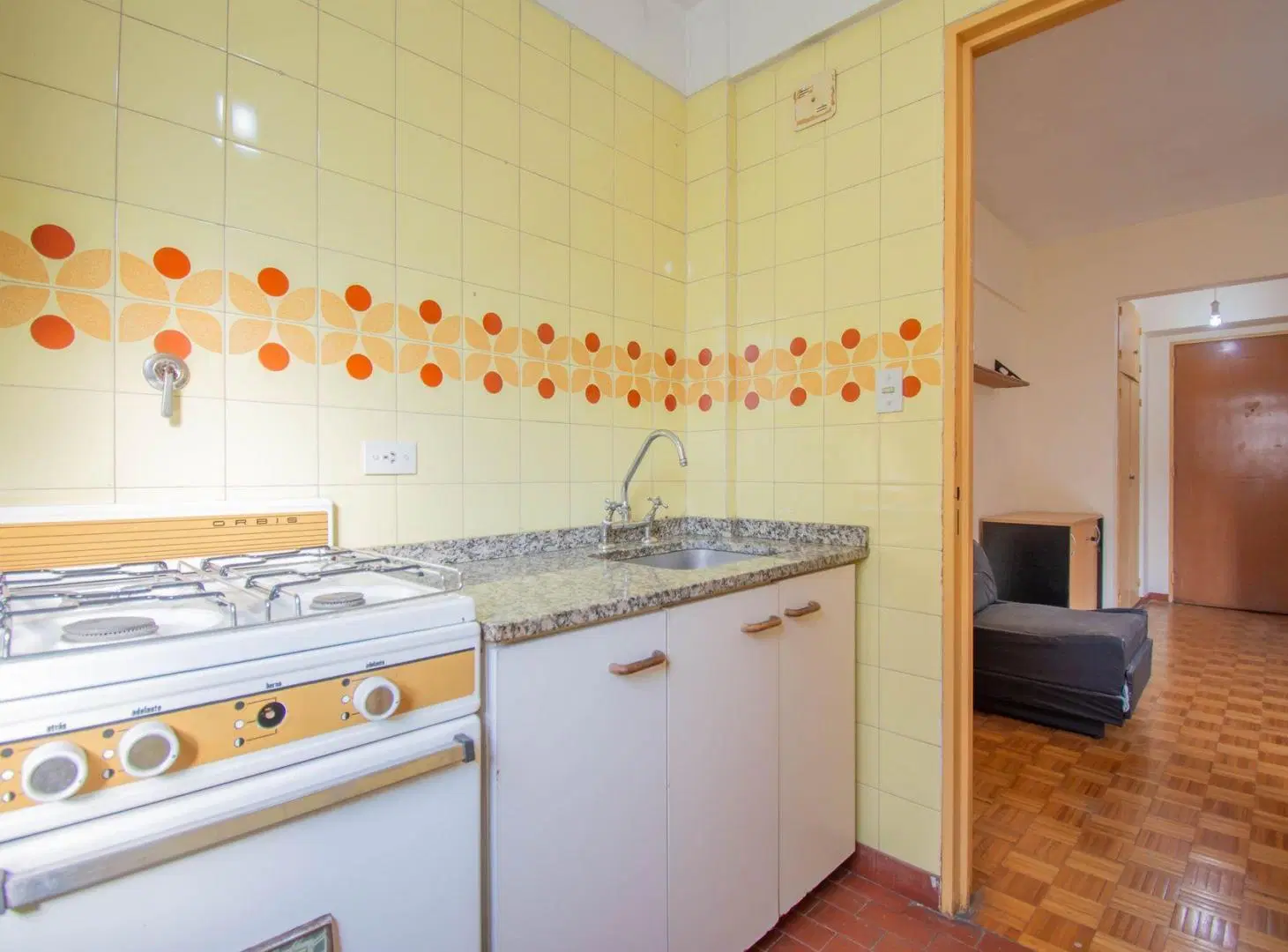 ALQUILER MONOAMBIENTE APTO PROF CON BALCON Y LUZ 2