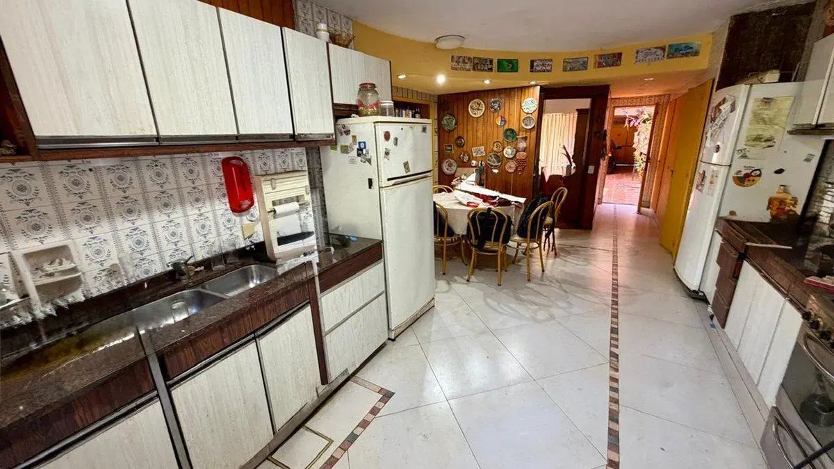 CASA 5 AMBIENTES VENTA BOEDO CON JARDIN Y PILETA 3