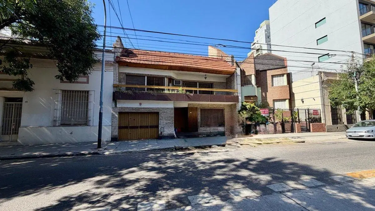 CASA 5 AMBIENTES VENTA BOEDO CON JARDIN Y PILETA 5