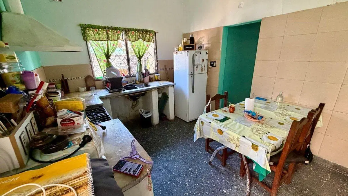 CASA 3 AMB EN VENTA EN BURZACO JARDIN Y p/PERMUTA 5