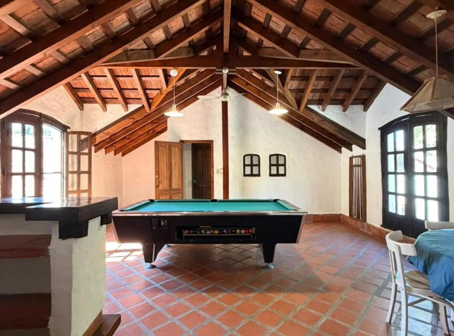 VENTA CASA ESTILO COLONIAL EN EL CAZADOR 2