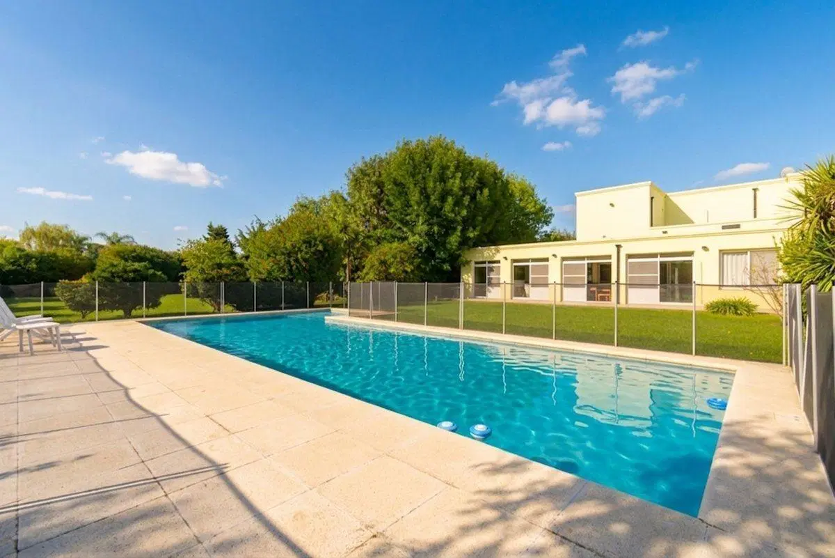 CASA 6 AMBIENTES CON PILETA Y PARRILLA EN PILAR 3