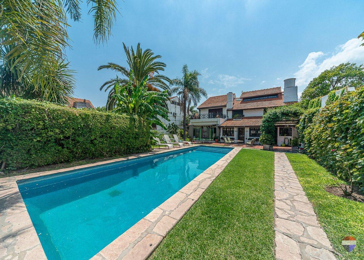 CASA 7 AMB VENTA MARTINEZ JARDIN PILETA Y QUINCHO