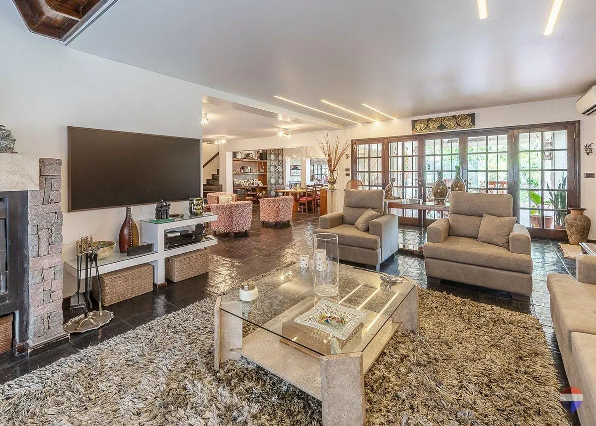 CASA 7 AMB VENTA MARTINEZ JARDIN PILETA Y QUINCHO 2