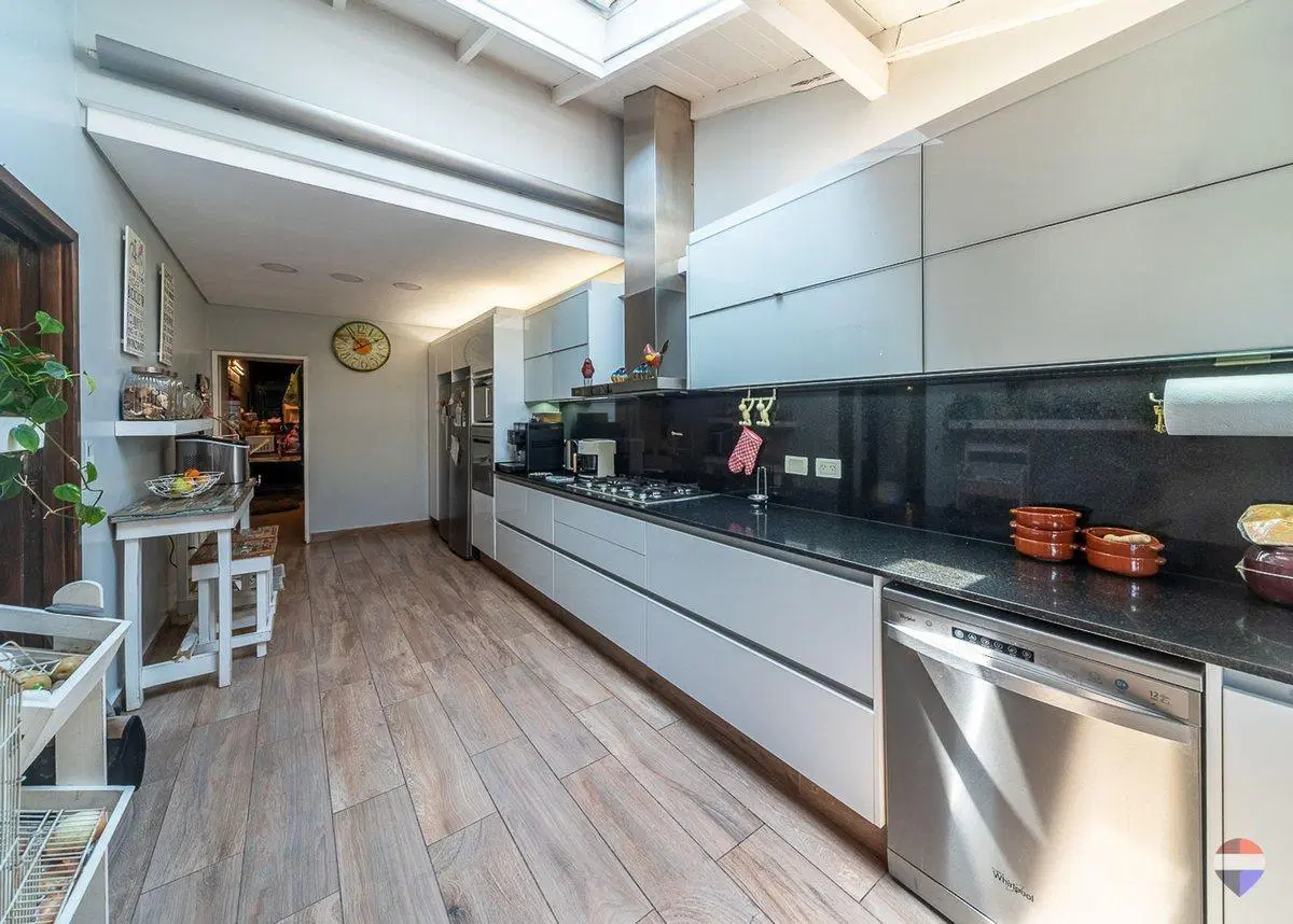 CASA 7 AMB VENTA MARTINEZ JARDIN PILETA Y QUINCHO 8
