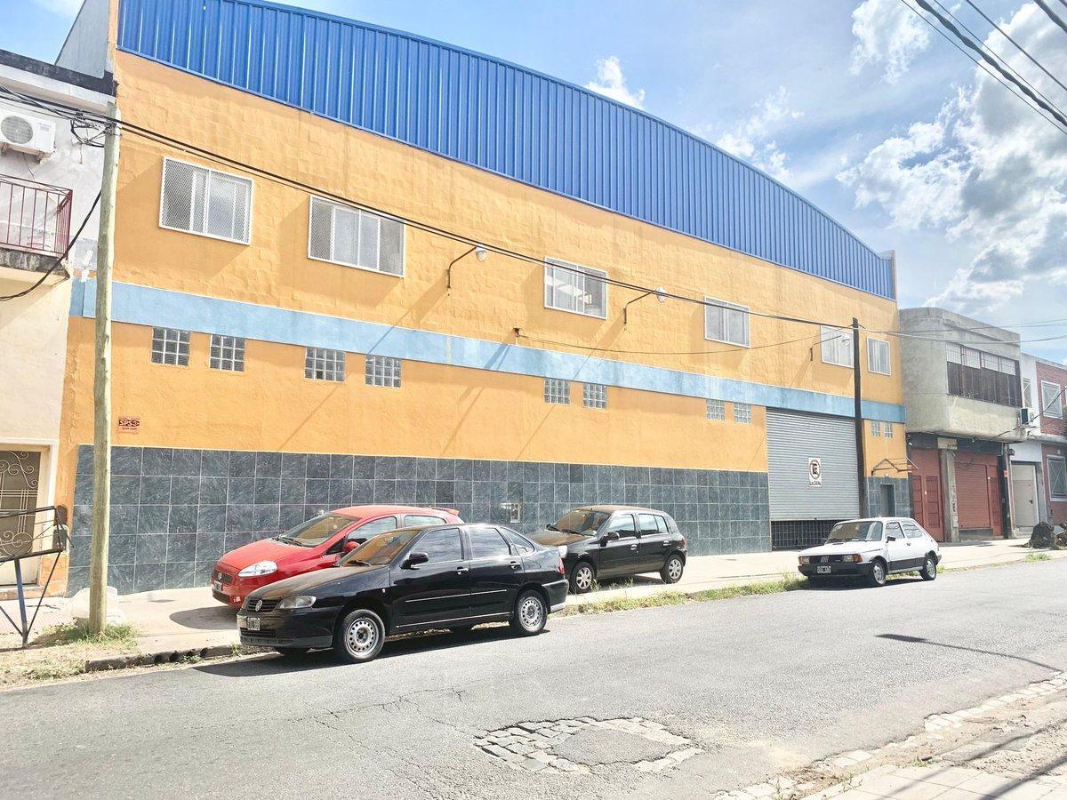 Venta Galpon en Caseros 1700 m cubiertos IMPECABLE