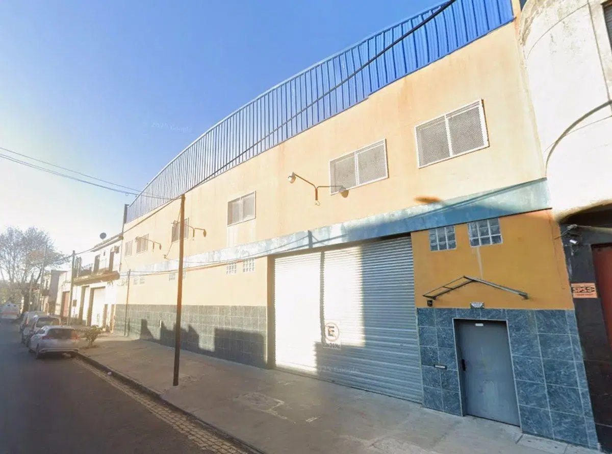 Venta Galpon en Caseros 1700 m cubiertos IMPECABLE 3