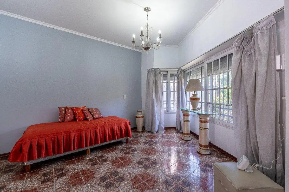 Casa venta Sarandi 4 amb cochera pileta quincho 2