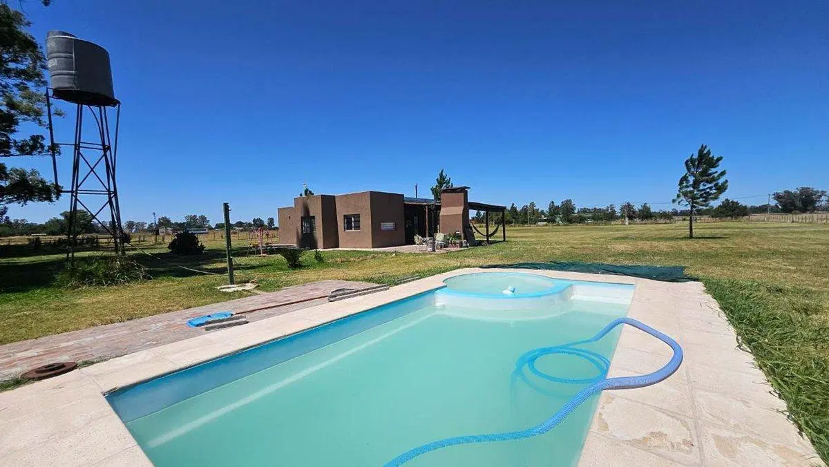 QUINTA EN VENTA CON PILETA EN MERCEDES 4