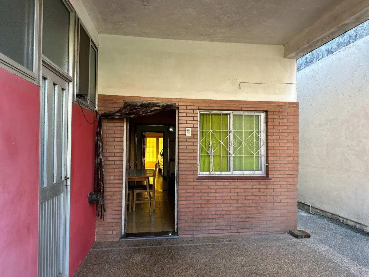 CASA 6 AMBIENTES AVELLANEDA 2 FAMILIAS O QUINCHO 5