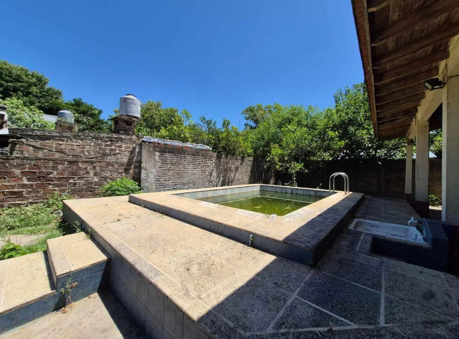 Casa en lote doble a reciclar  Oportunidad 5