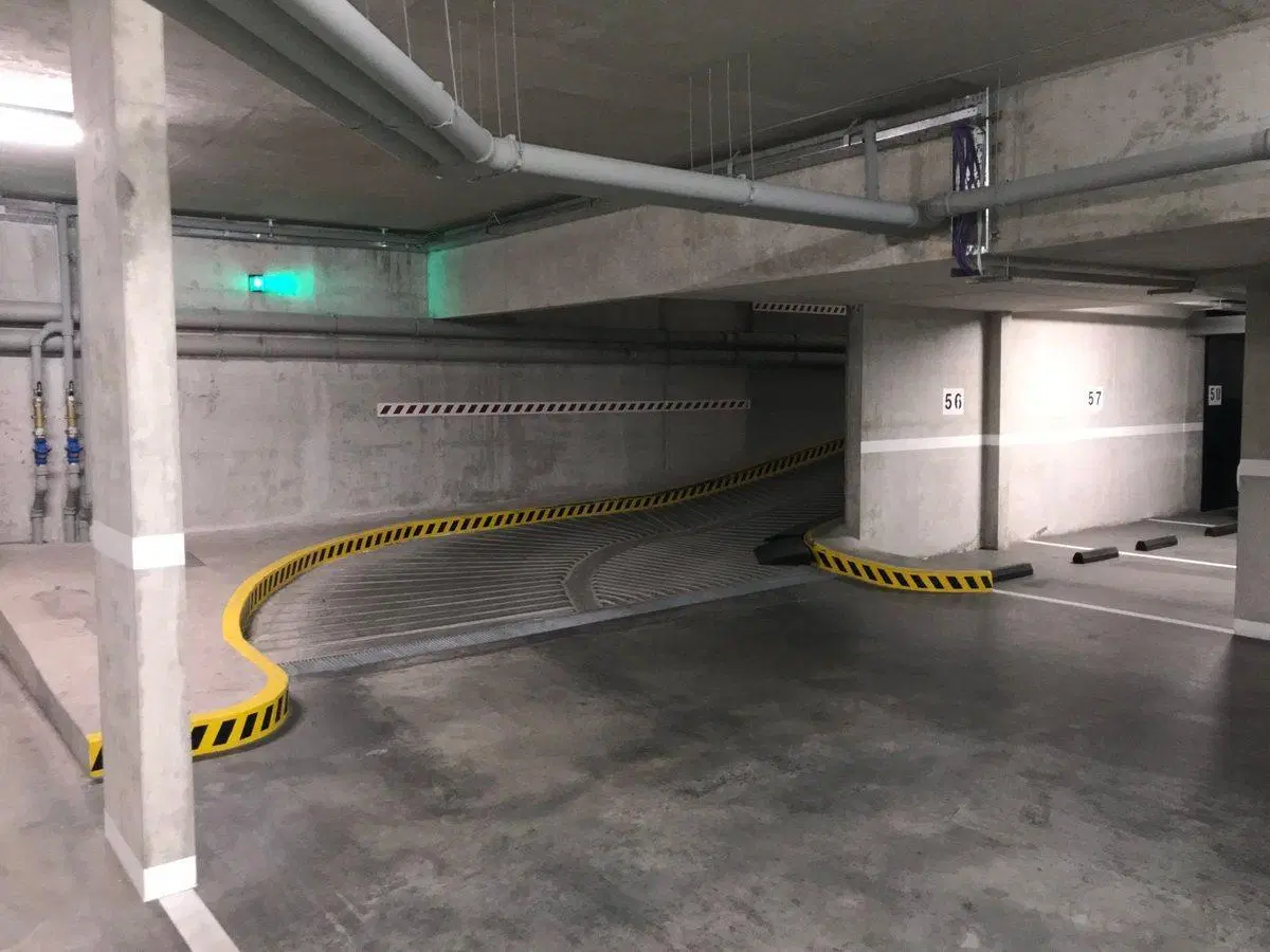 VENTA COCHERA FIJA EN BELGRANO R ACCESO POR RAMPA 5