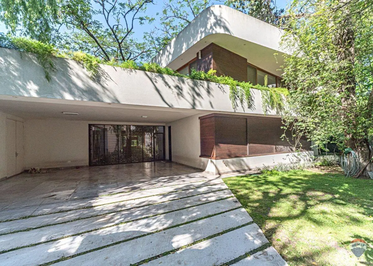 Venta casa 7 amb en Parque Leloir pileta cocheras 3