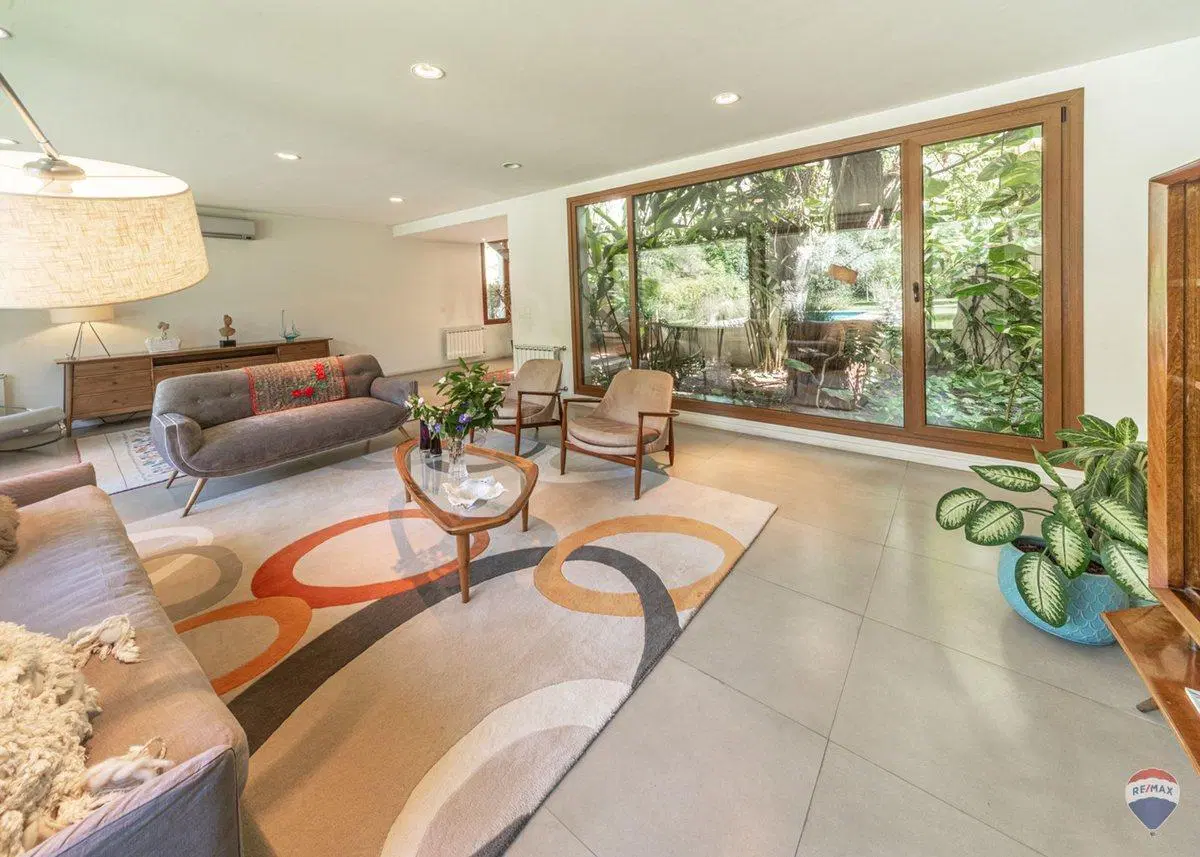 Venta casa 7 amb en Parque Leloir pileta cocheras 5