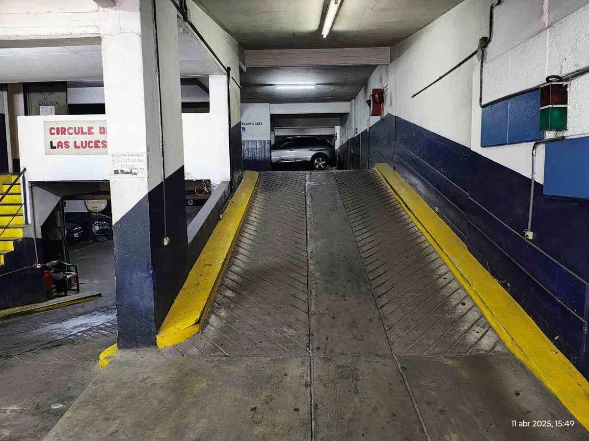 Venta Cochera Tribunales Pb Grande Fija Cubierta 4
