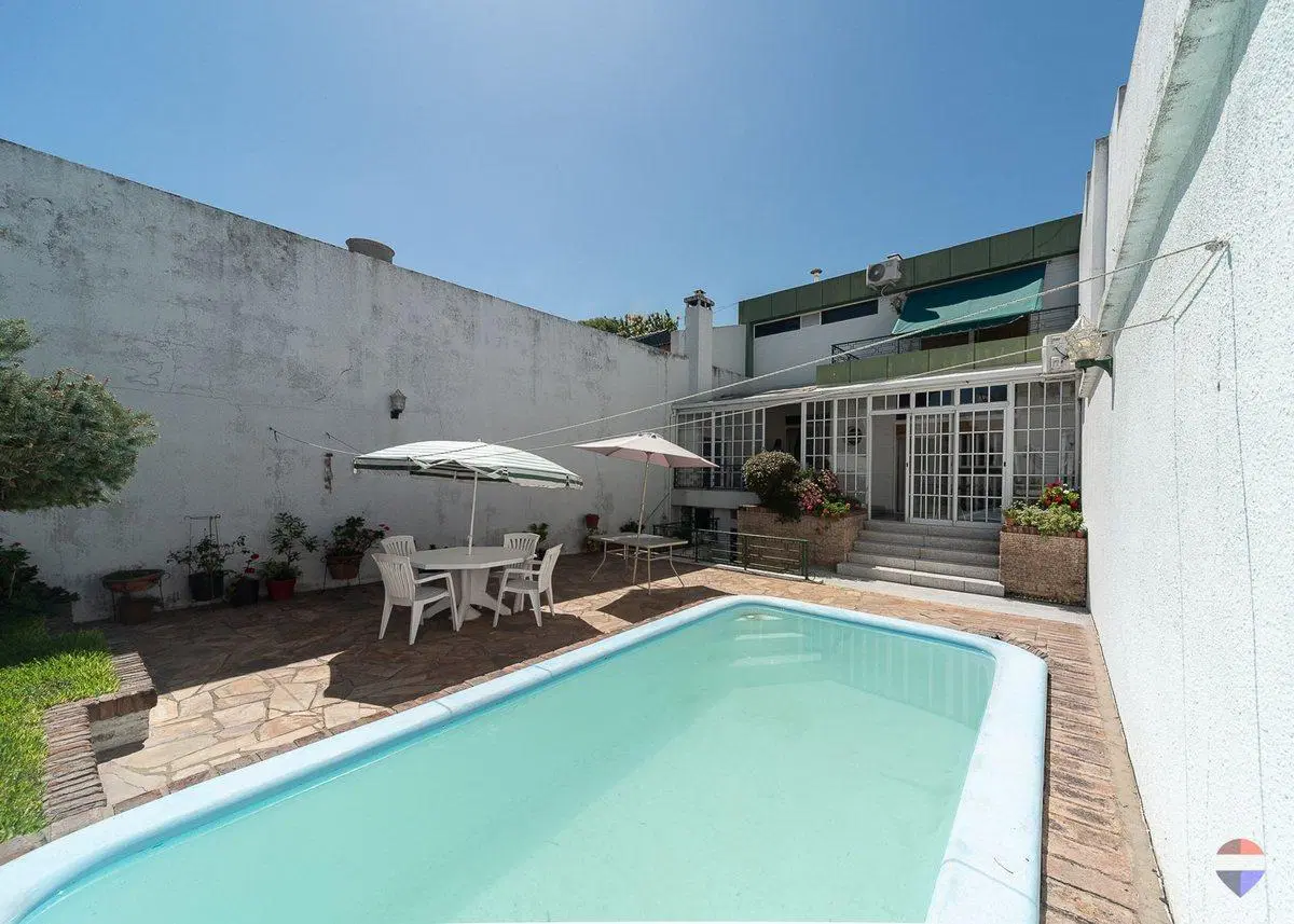 Casa 5 ambientes venta Floresta 2