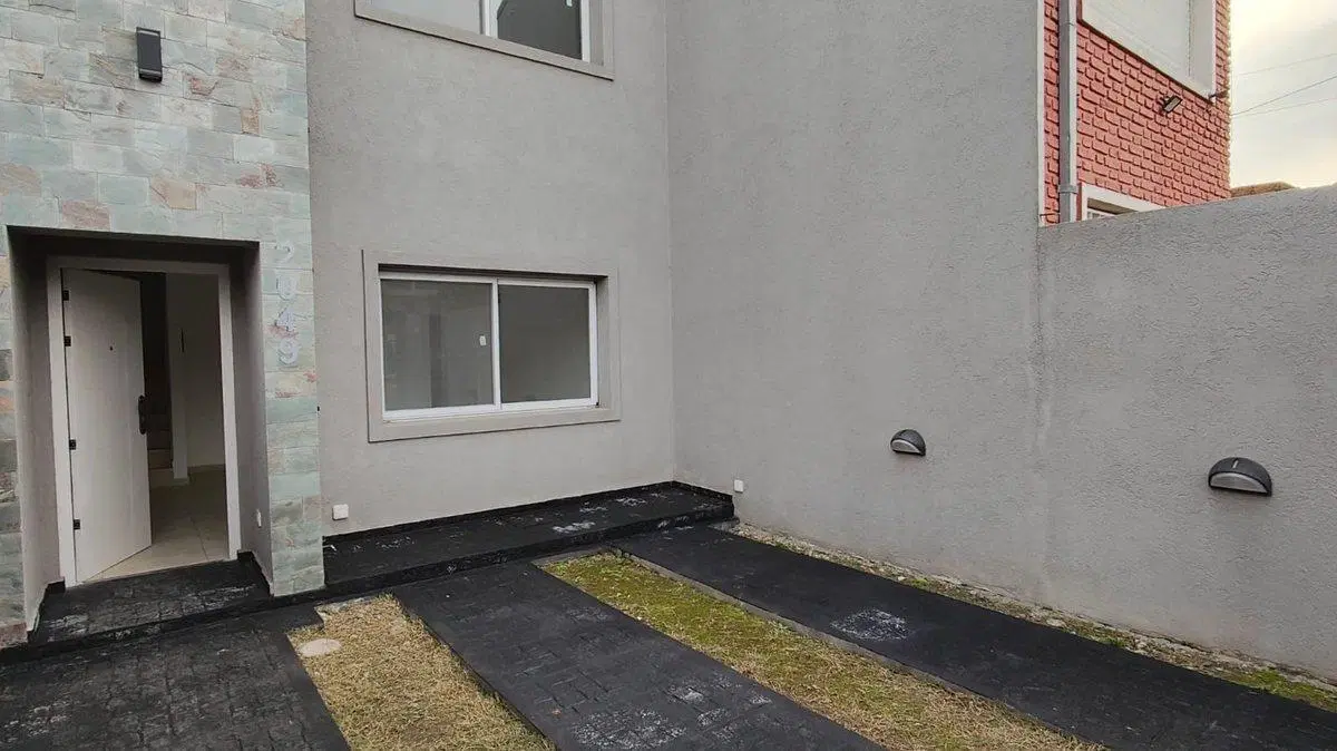 VENTA CASA 3 AMB DUPLEX HURLINGHAM APTO CREDITO 5