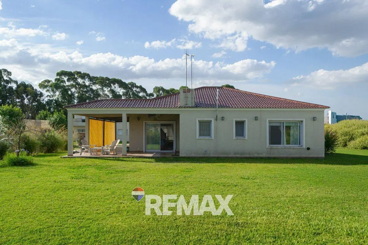 CASA 4 AMBIENTES VENTA BARRIO SANTA INES CANNING 5